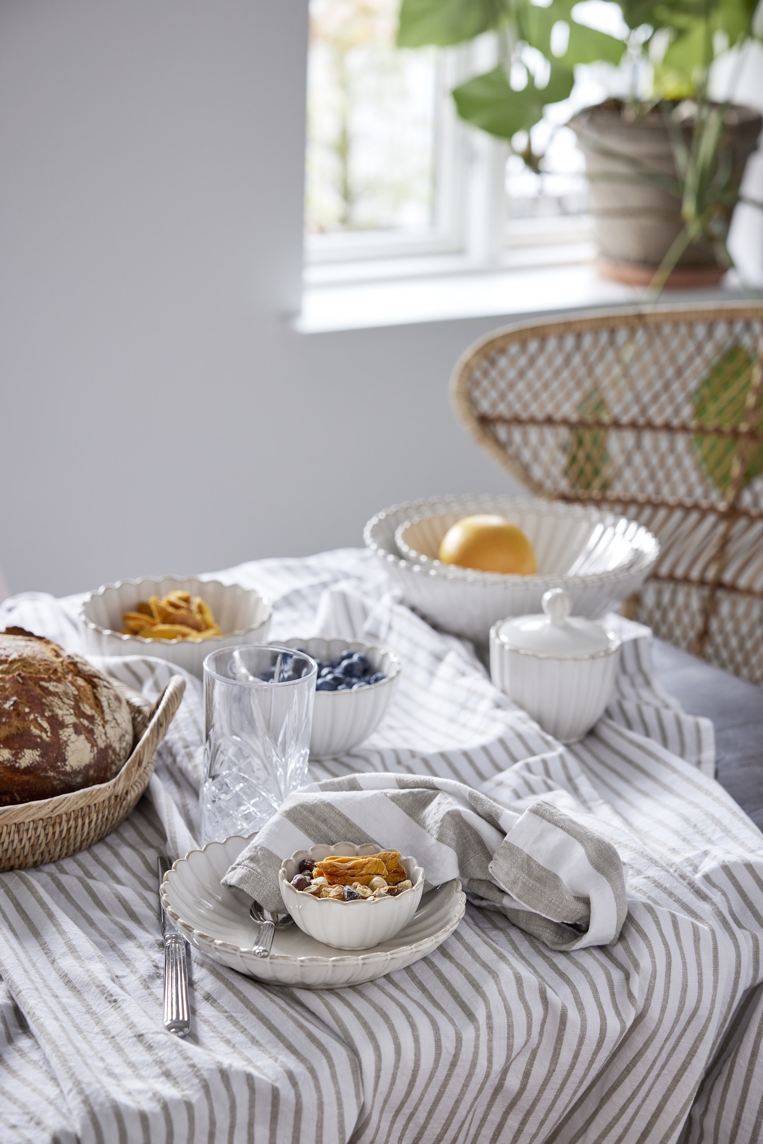 ELEGANCKA_ZASTAWA_STOŁOWA_MISKI_SNIADANIOWE_MISECZKI_NA_PLATKI_MUSLI_CUKIERNICA_MISY_NA_SALATY_LENE_BJERRE_POLSKA_SKLEP_INTERNETOWY_DESIGNBYWOMEN